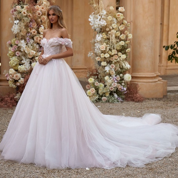 Milla Nova Wedding Gown Dress (Vincenza Collection) - Picture 1 of 14